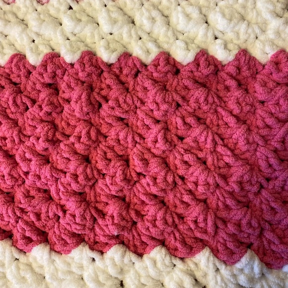 Handmade baby blanket. - Picture 4 of 4